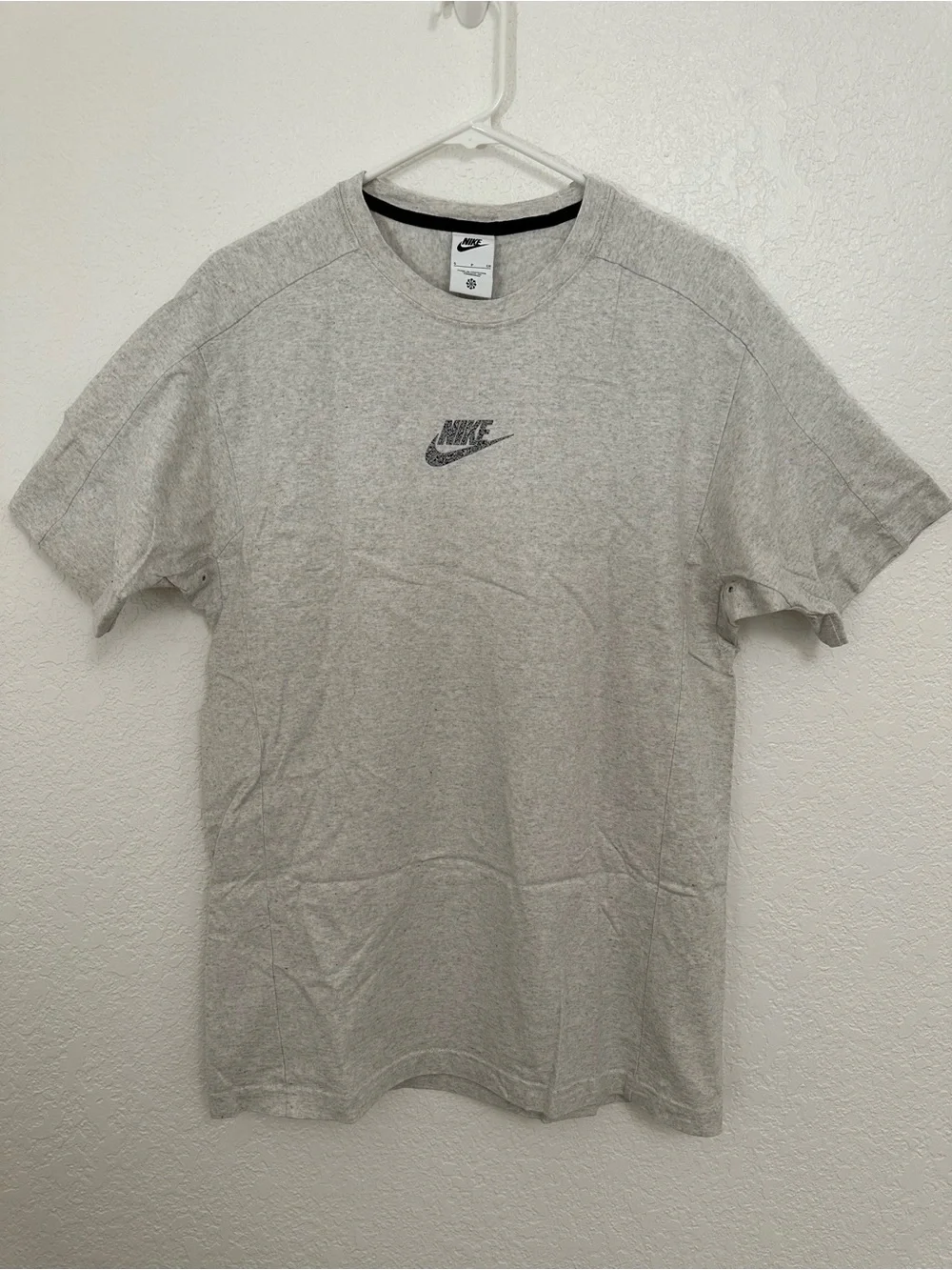 Nike Men’s Gray T-Shirt